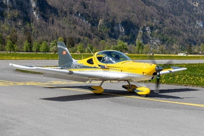 Flugzeug auf Flugplatz