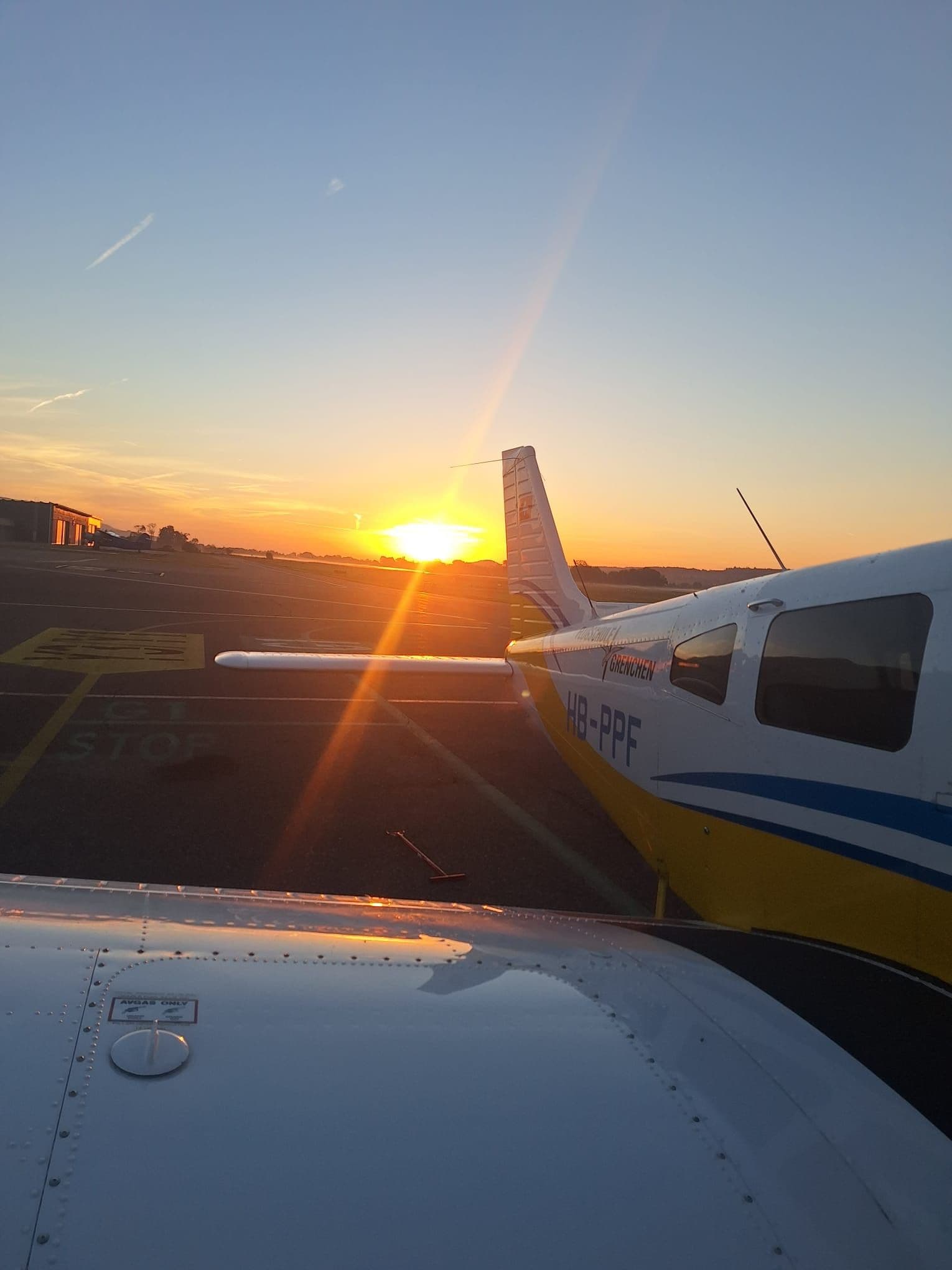 Sonnenuntergang am Flugplatz